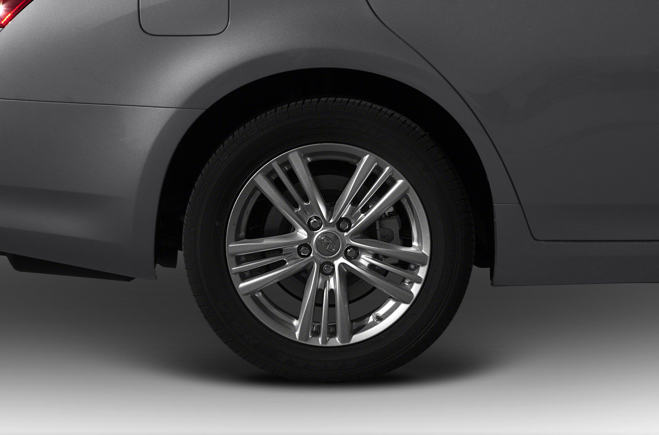 17-inch multi-spoke alloy wheel on rear sedan section