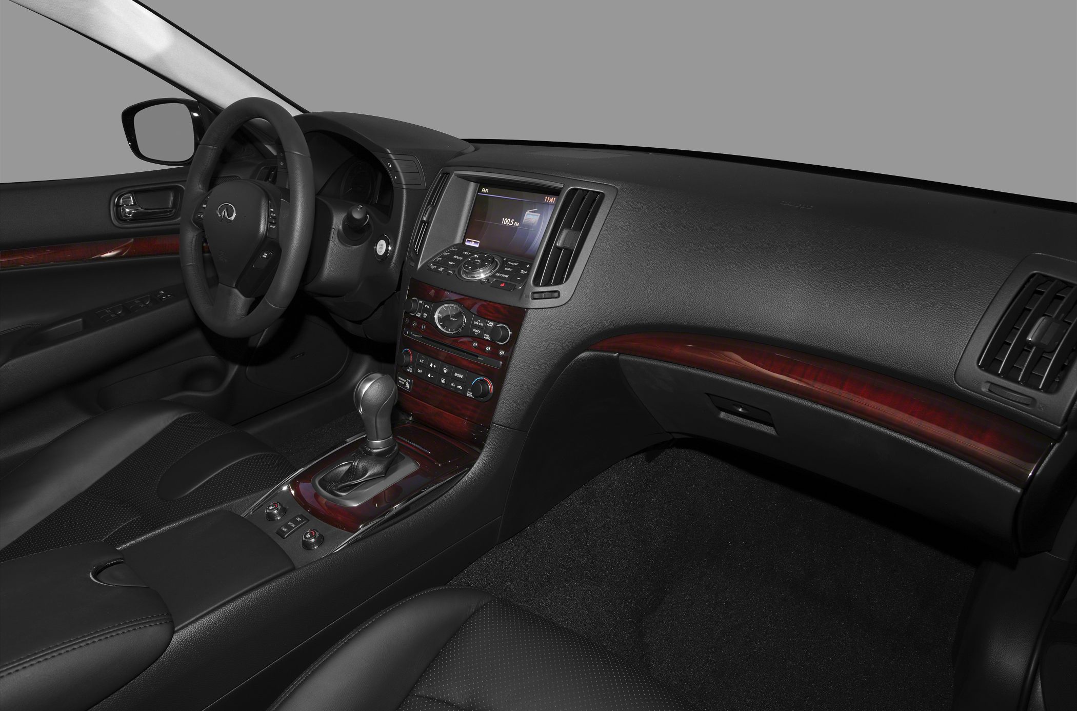 Leather steering wheel, multimedia display, wood trim center console