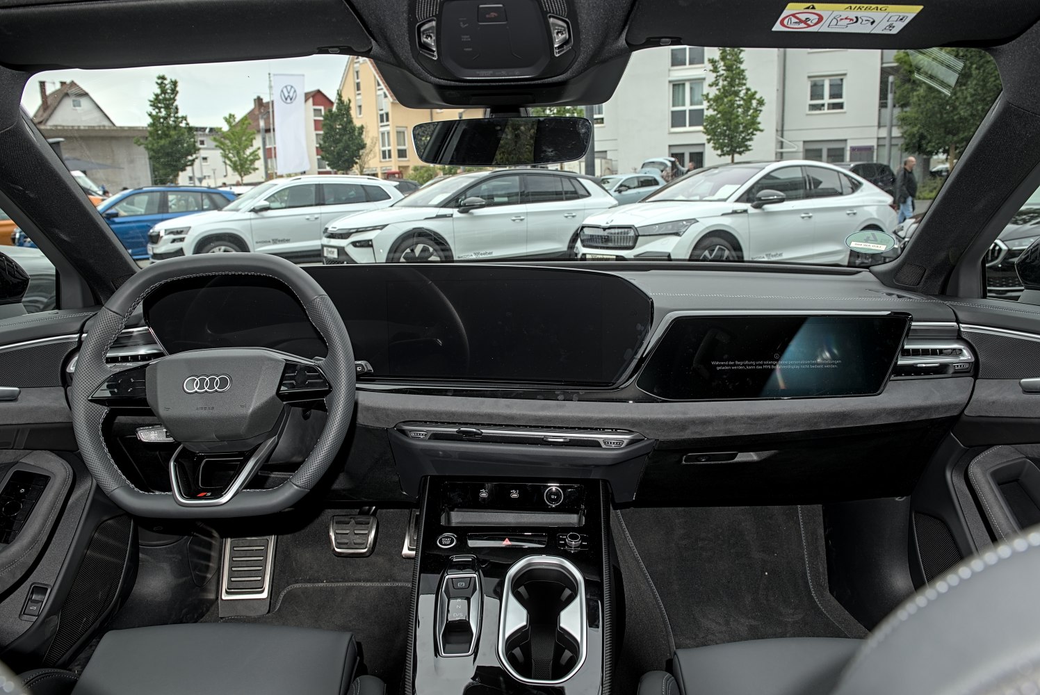 Digital dashboard and multifunctional steering wheel in a modern premium interior