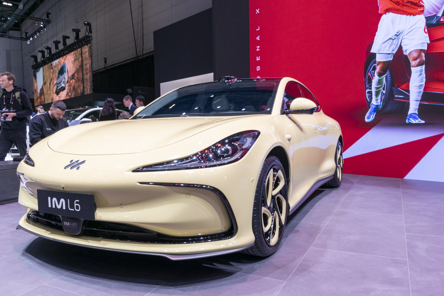 3/4 front-left view