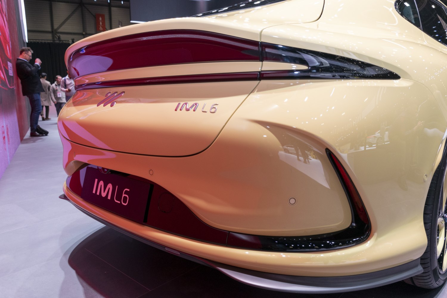 3/4 rear-left view