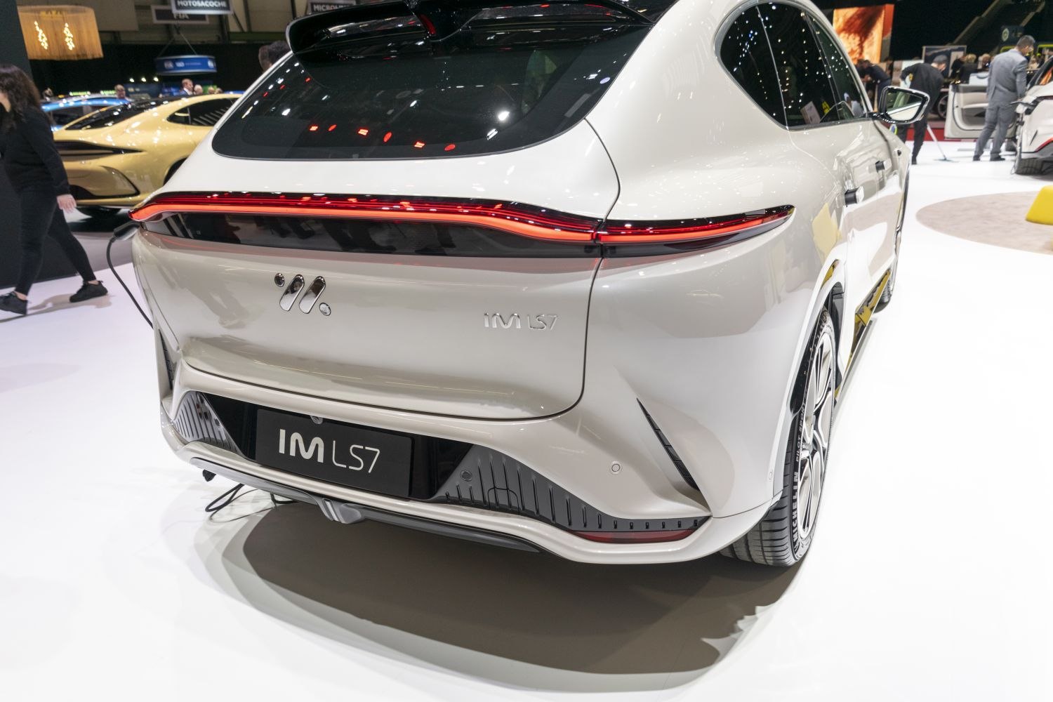 3/4 rear-right view