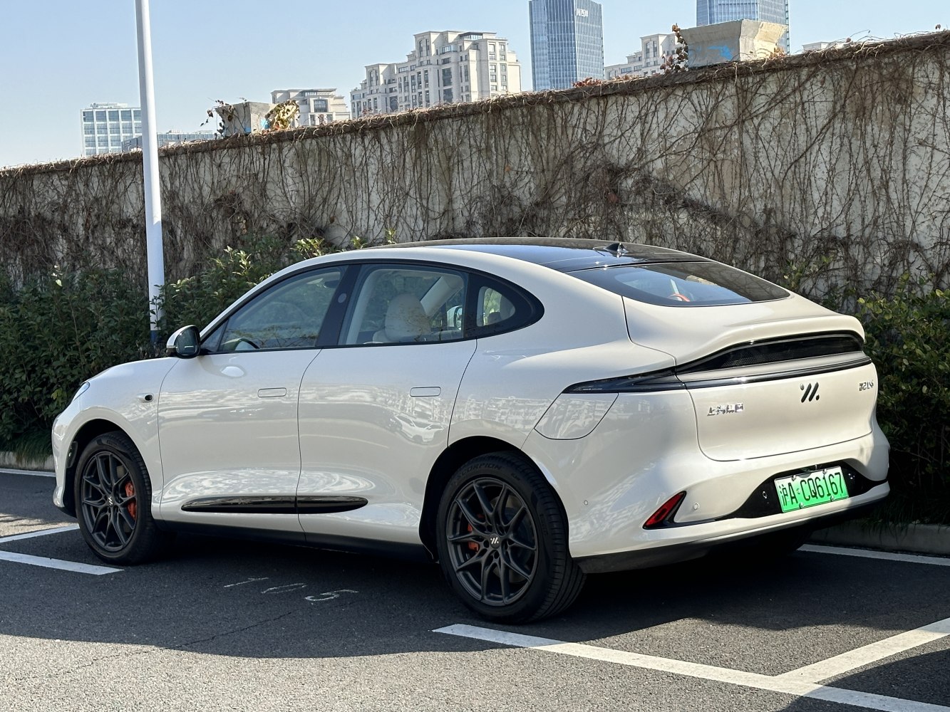 3/4 rear-left view