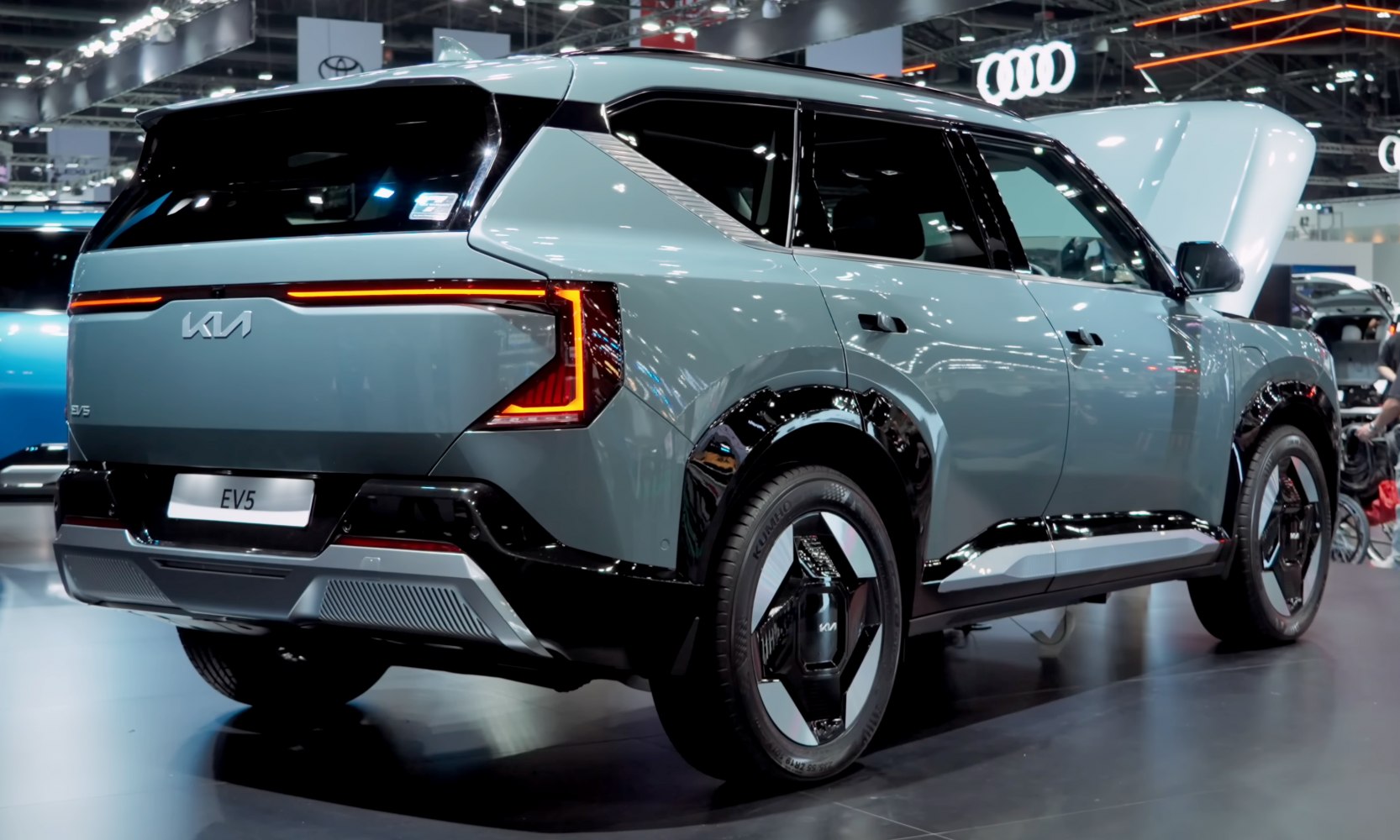 3/4 rear-right view