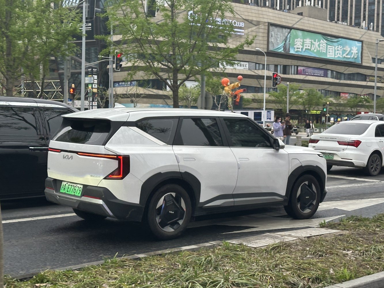 3/4 rear-left view