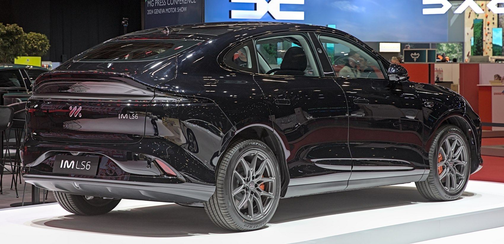 3/4 rear-right view