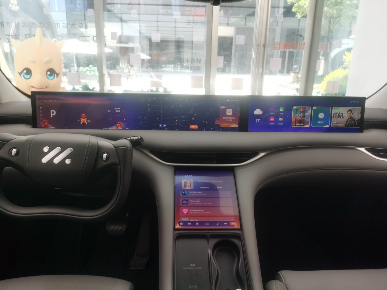 Panoramic digital dashboard with central touchscreen and modern steering interface