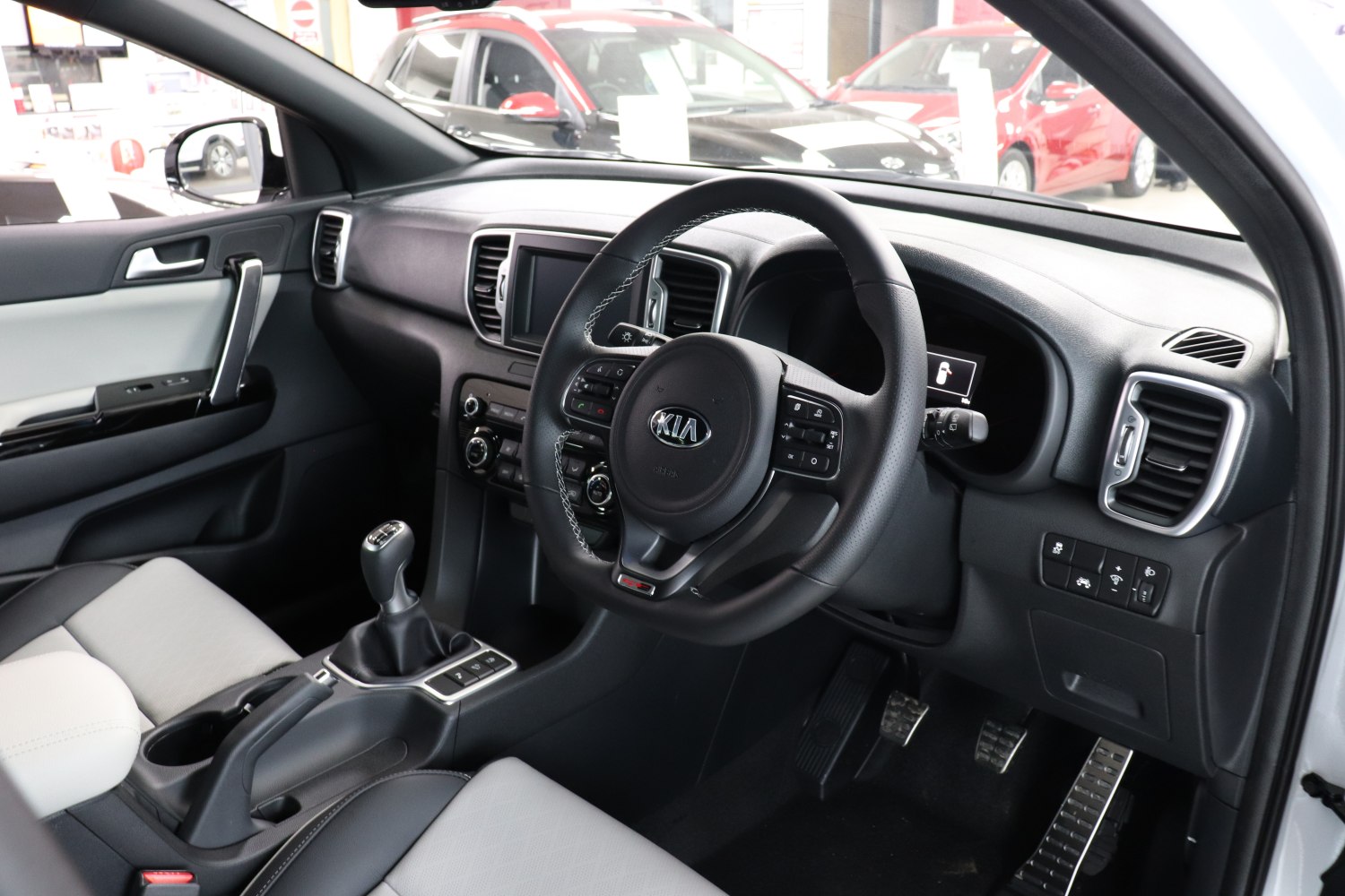 Manual gear shift, multifunction steering wheel, modern dashboard interior
