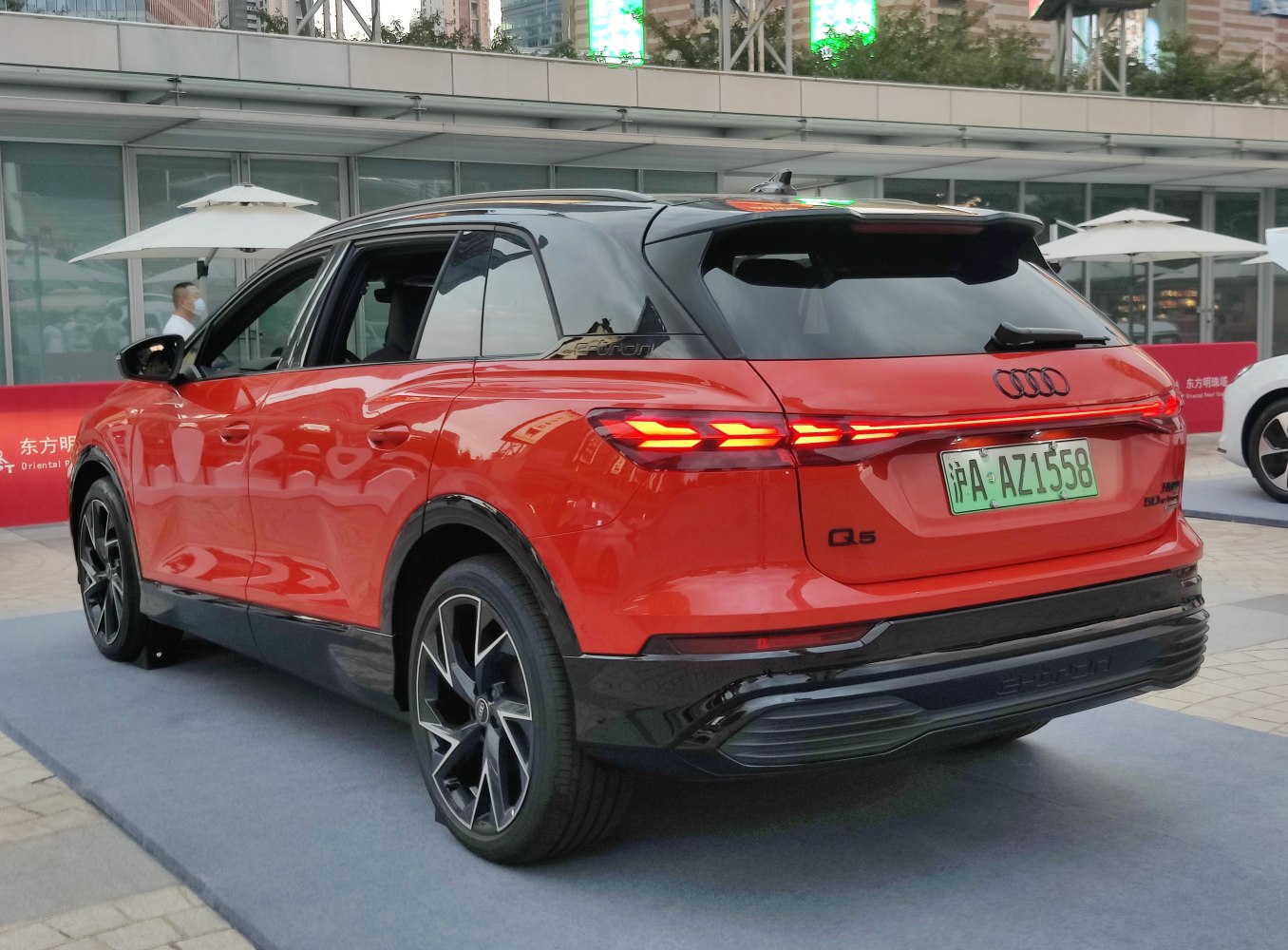 3/4 rear-left view