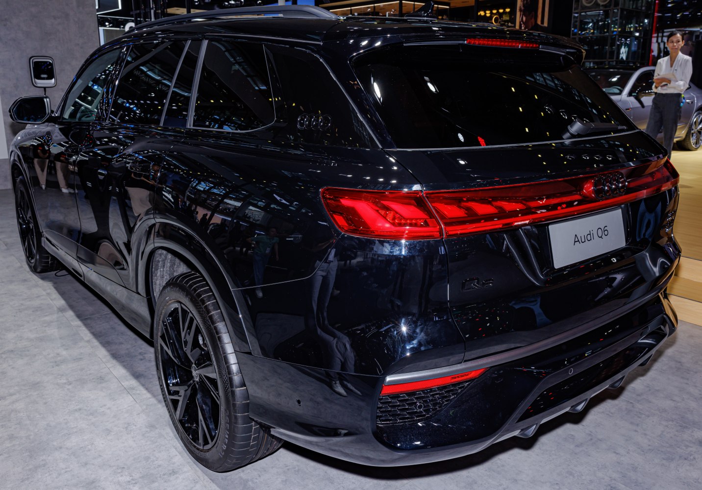 3/4 rear-left view