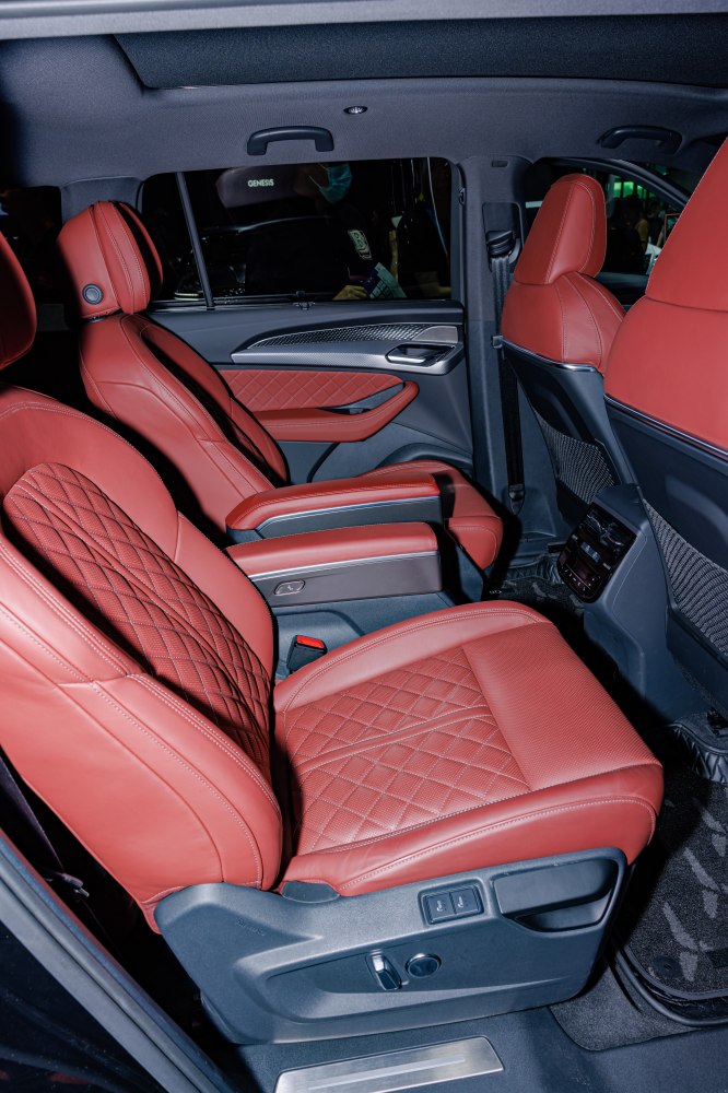 Red quilted leather rear seats with armrest