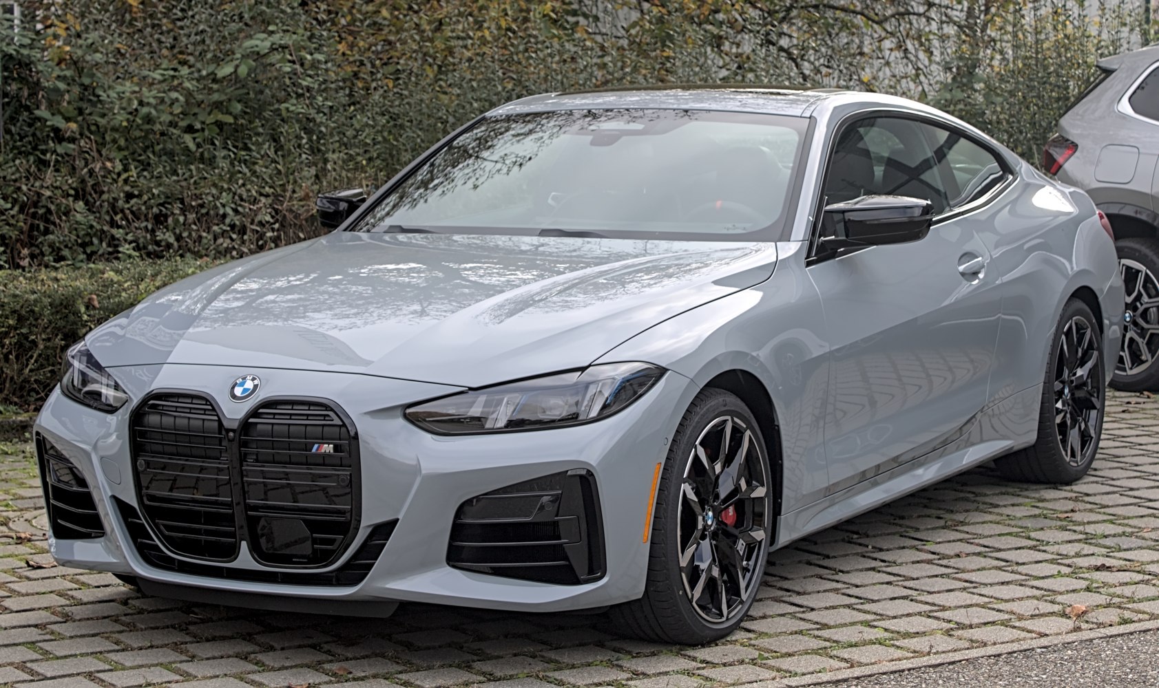 Front view with large kidney grille and modern headlights