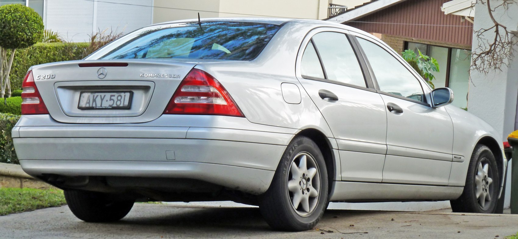 3/4 rear-right view