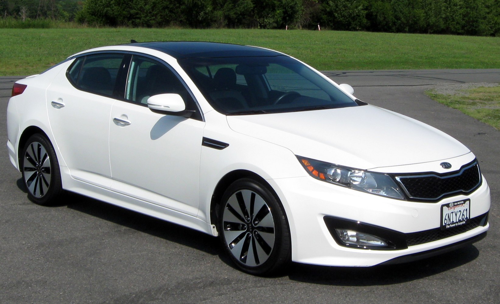 Front side profile with alloy wheels