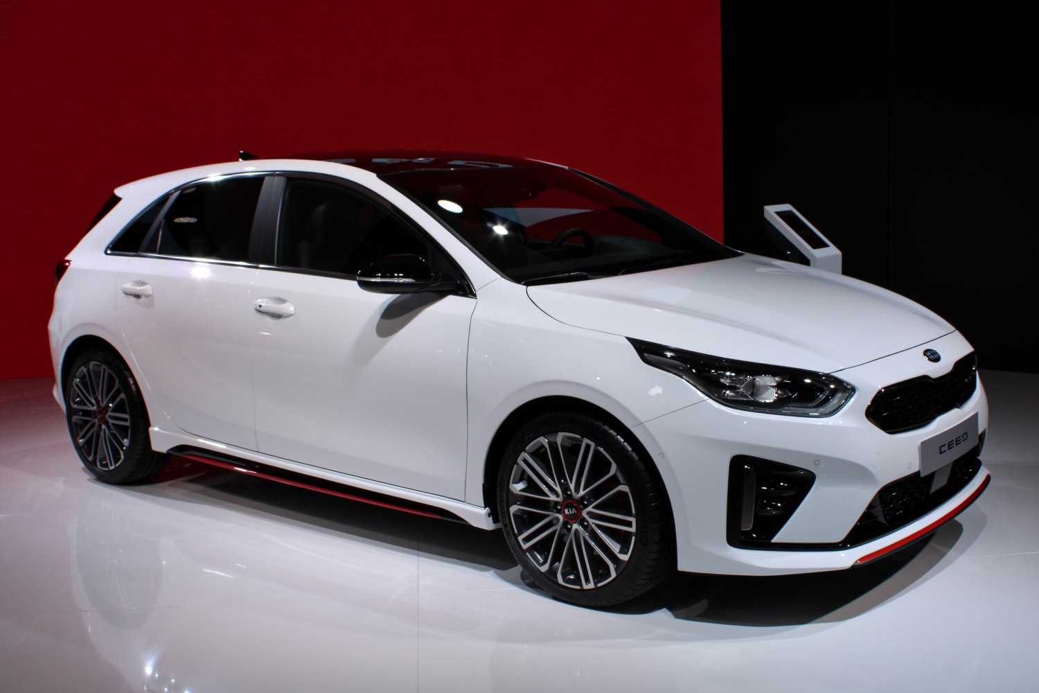 3/4 front-right view