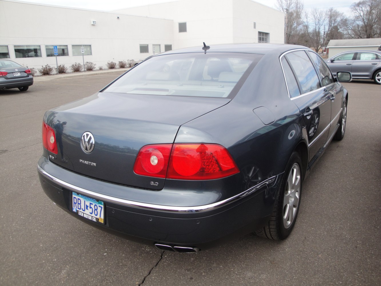 3/4 rear-right view