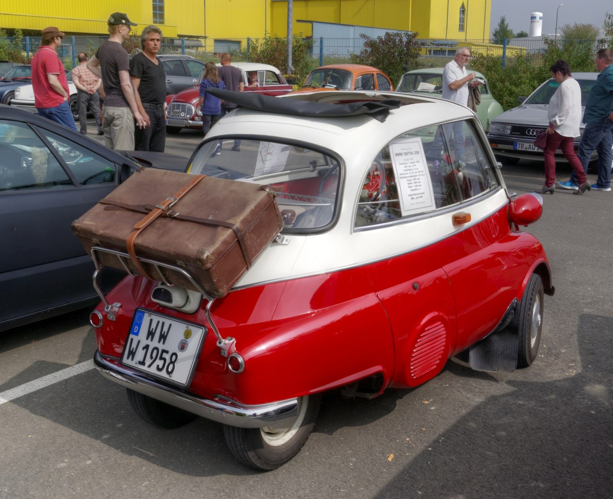 3/4 rear-right view