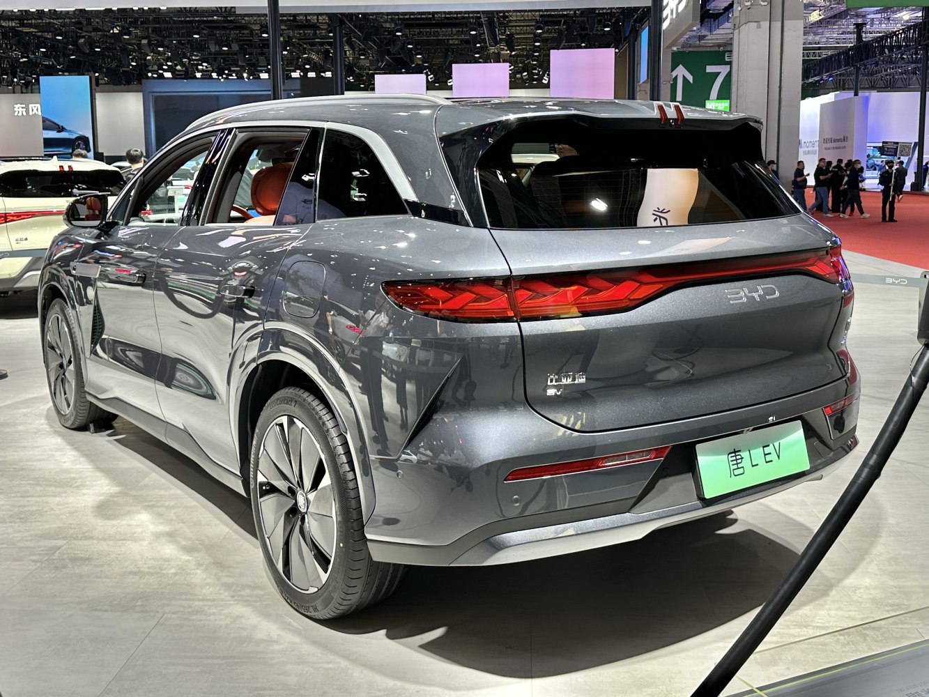 3/4 rear-left view