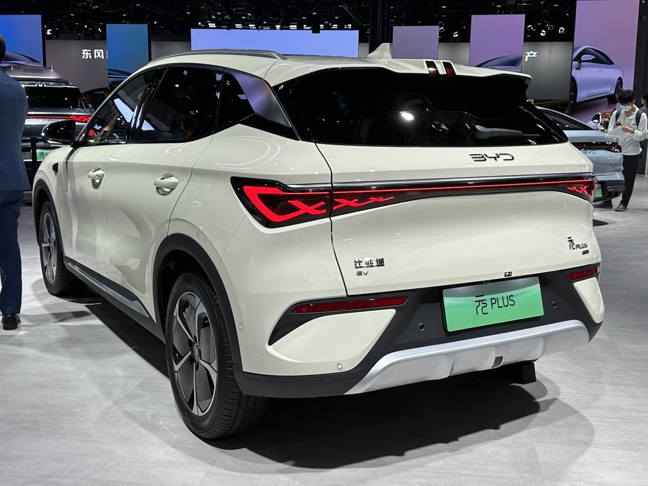 3/4 rear-left view
