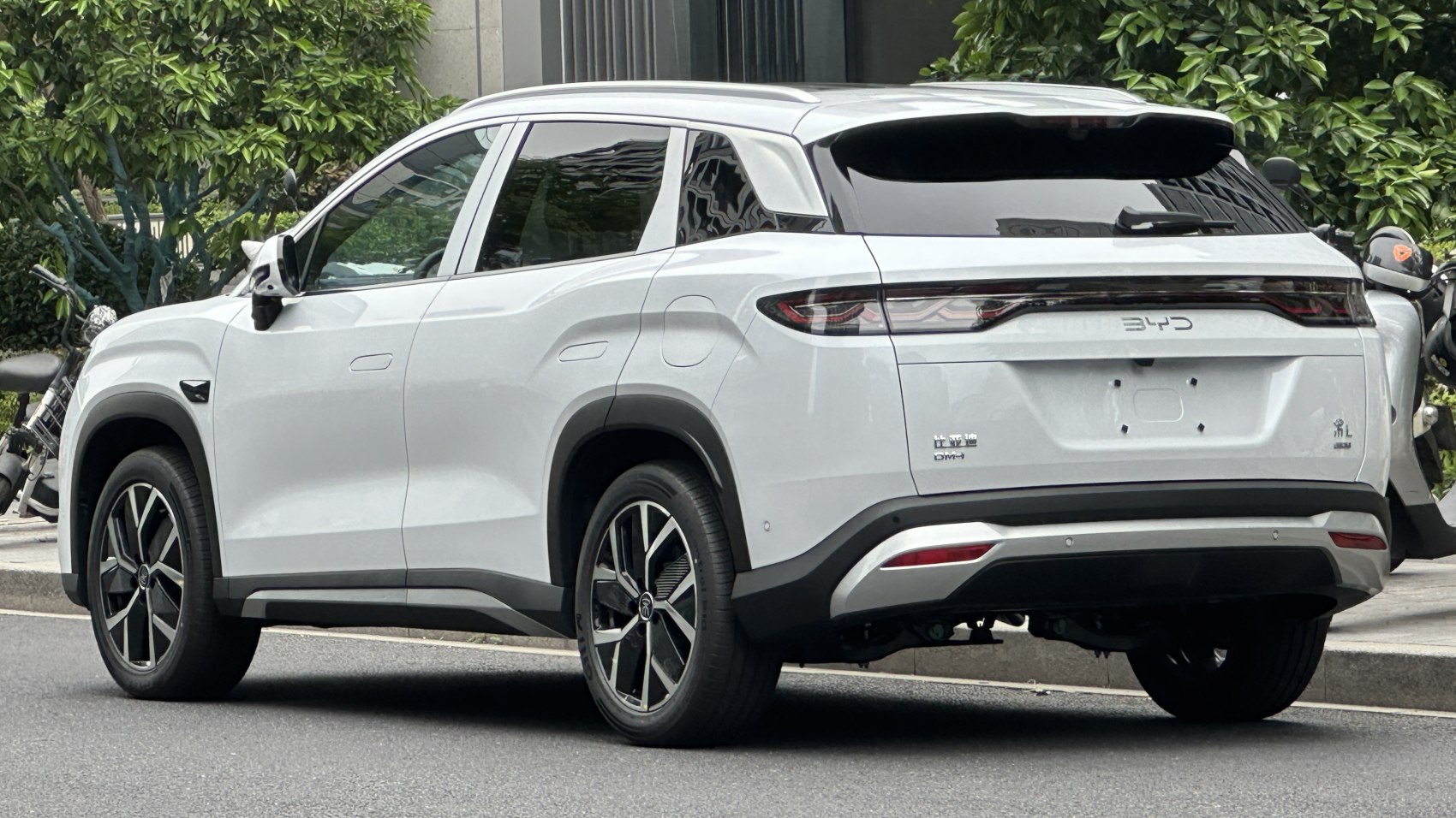 3/4 rear-left view