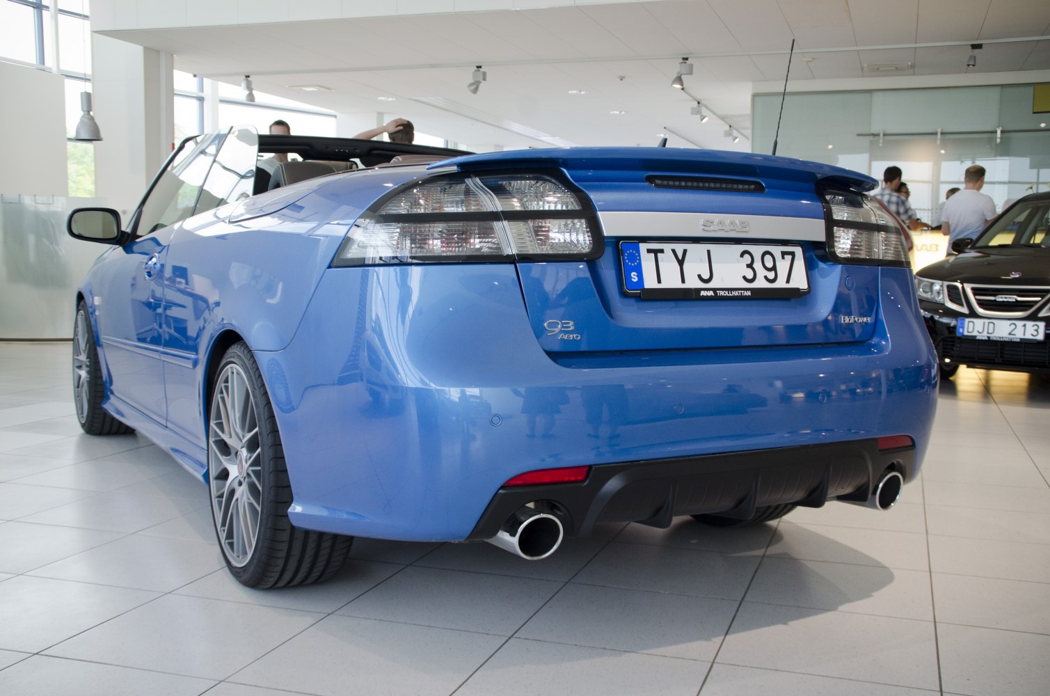 3/4 rear-left view