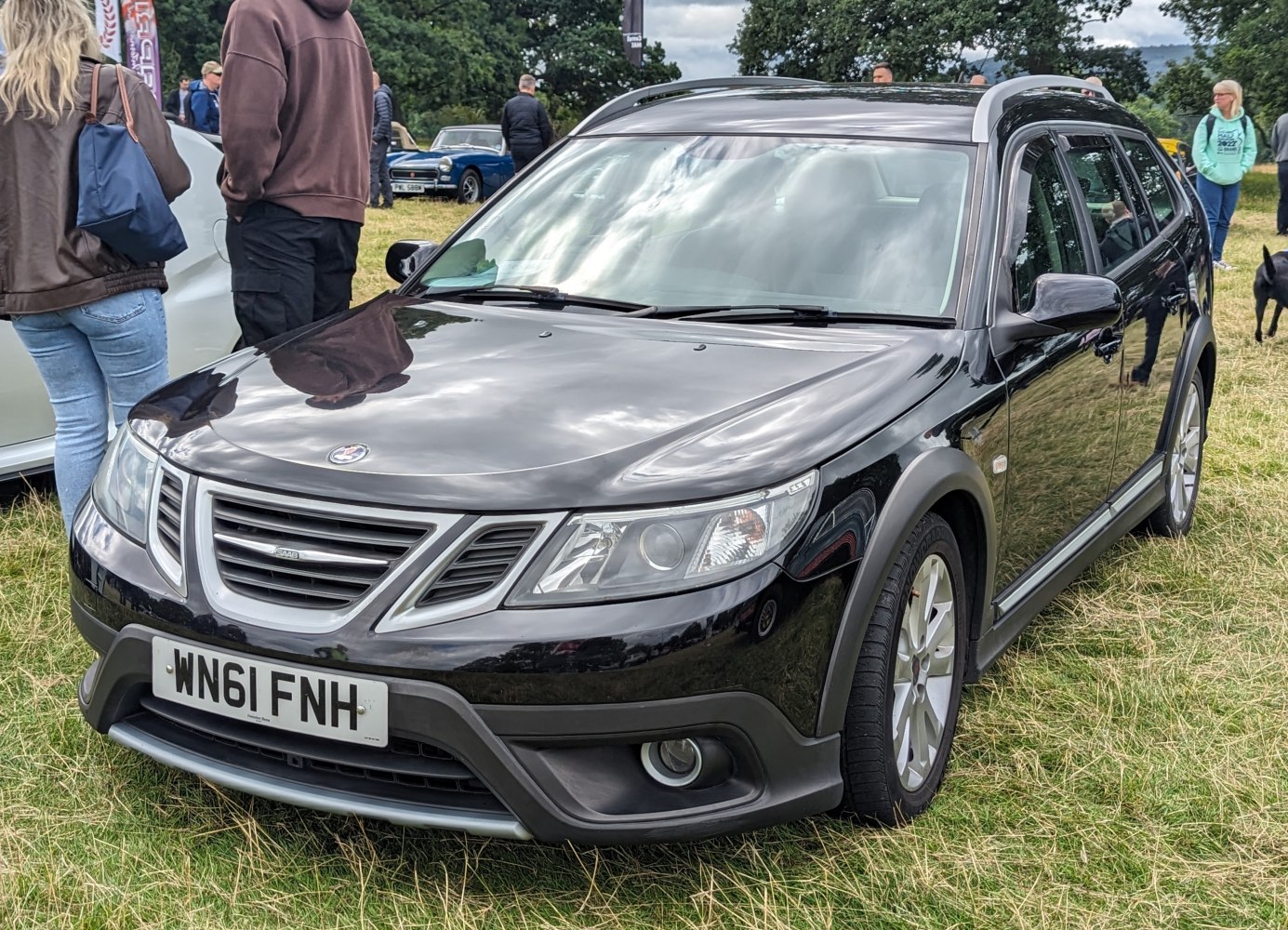 3/4 front-left view