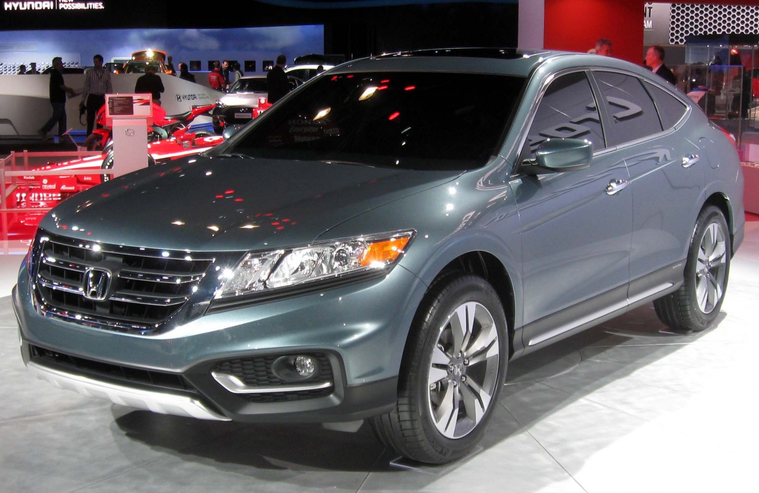 3/4 front-left view