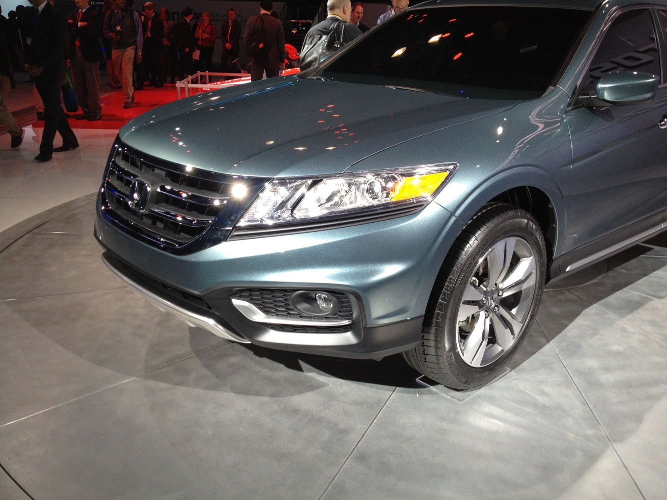 3/4 front-left view