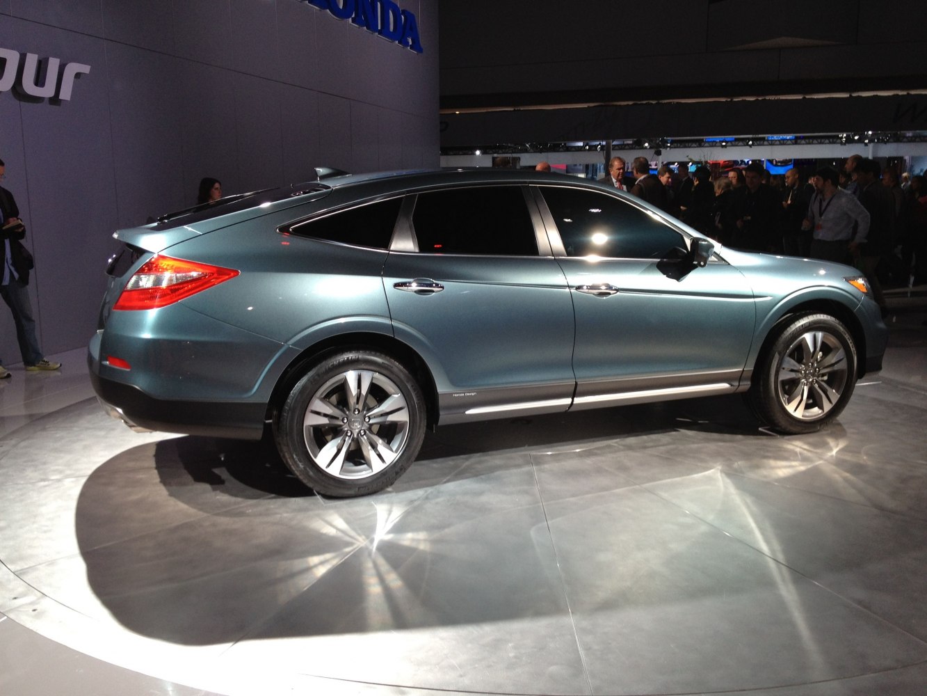 3/4 rear-right view