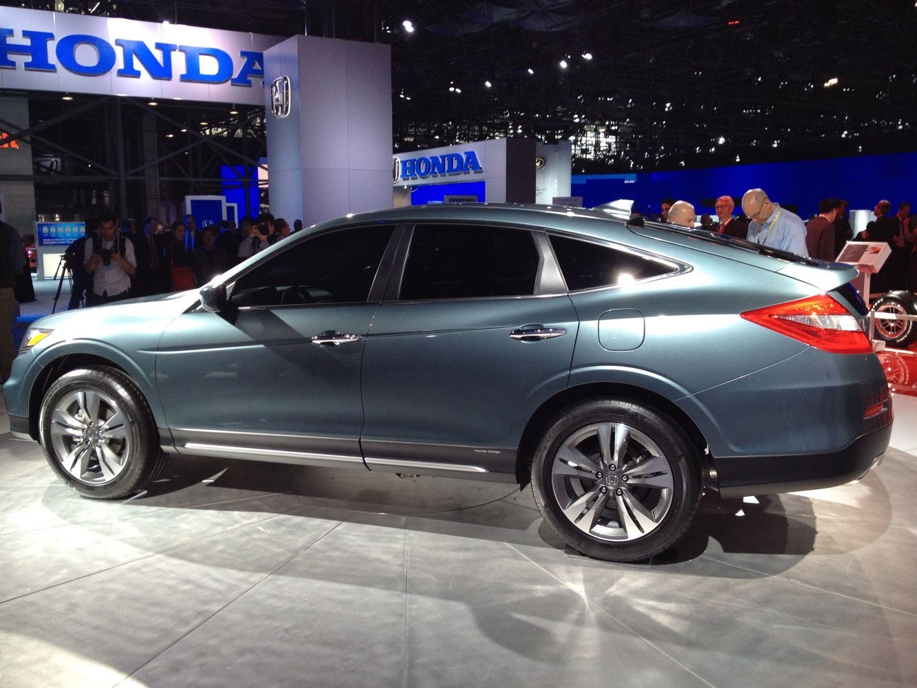 Crossover SUV side profile with alloy wheels and smooth roofline