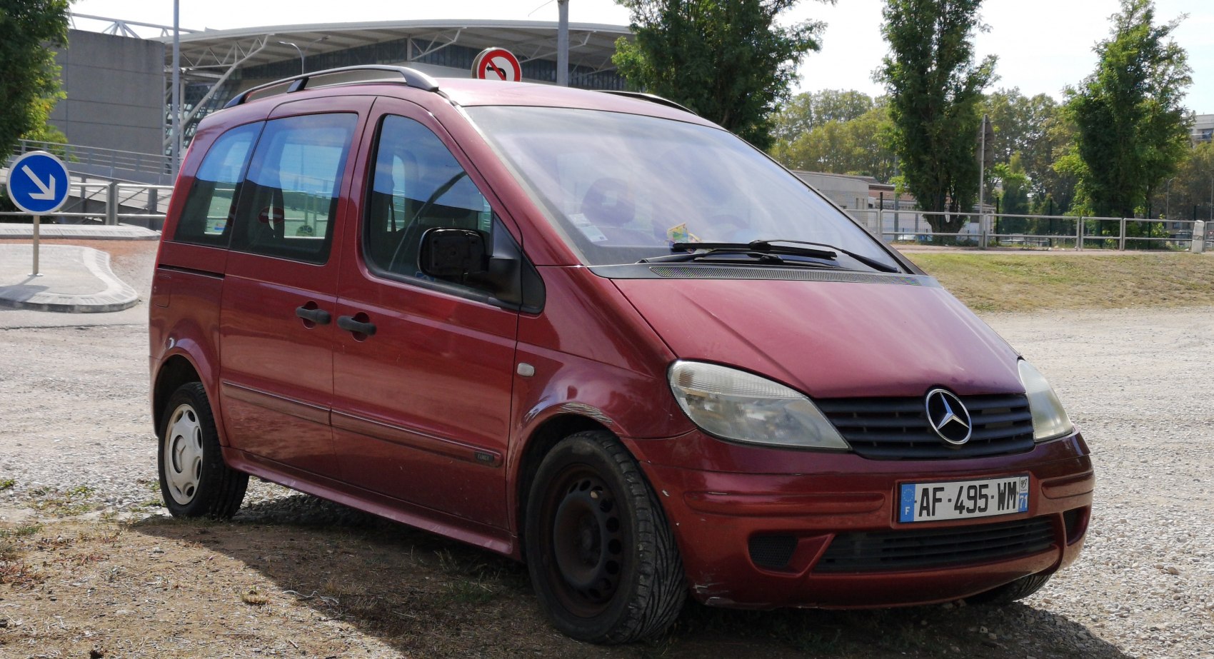 3/4 front-right view