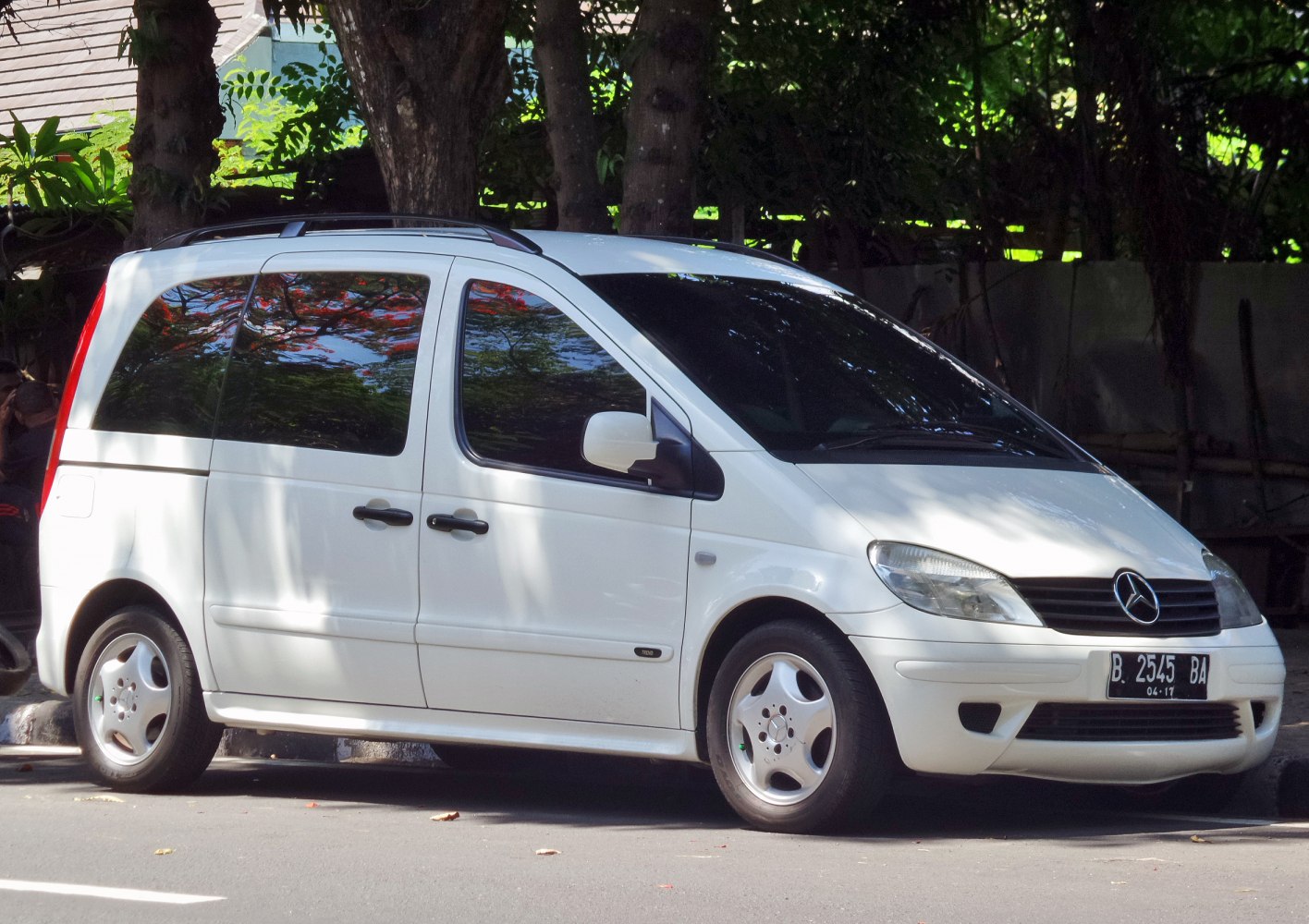 3/4 front-right view