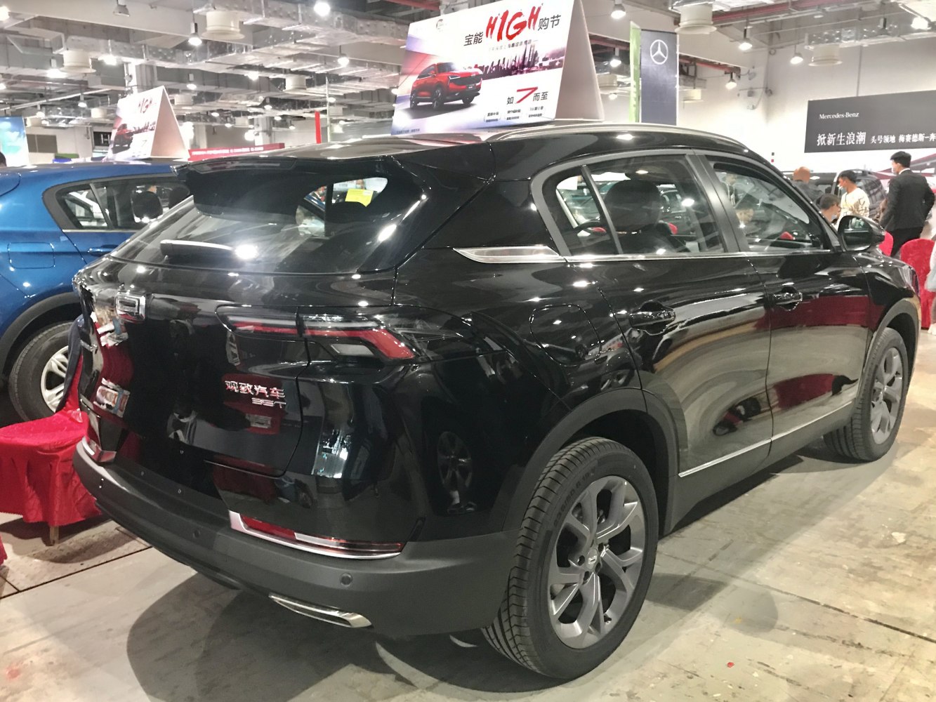 3/4 rear-right view