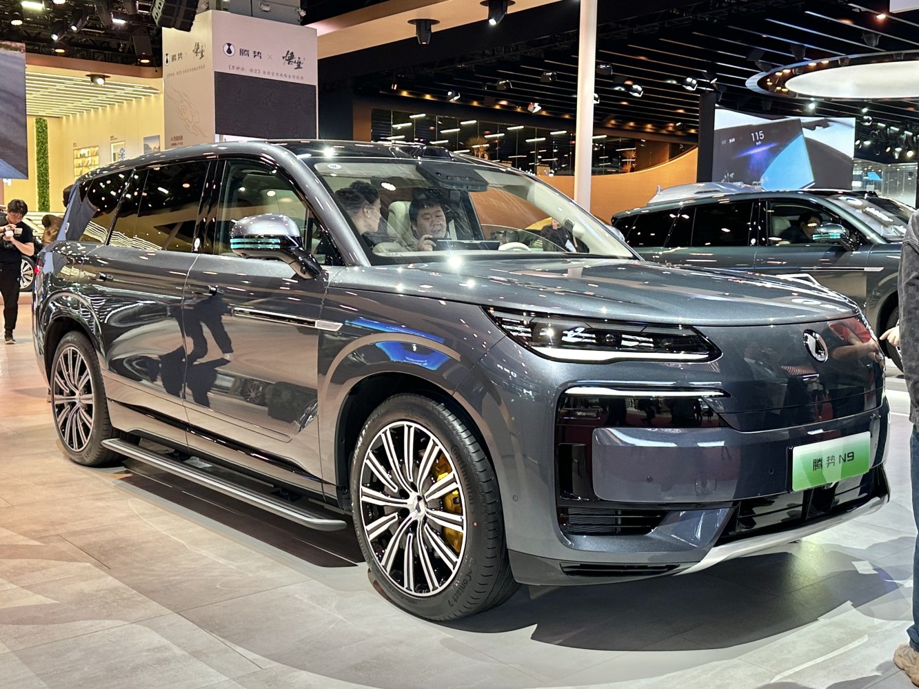 Sleek SUV front and side with LED headlights and alloy wheels