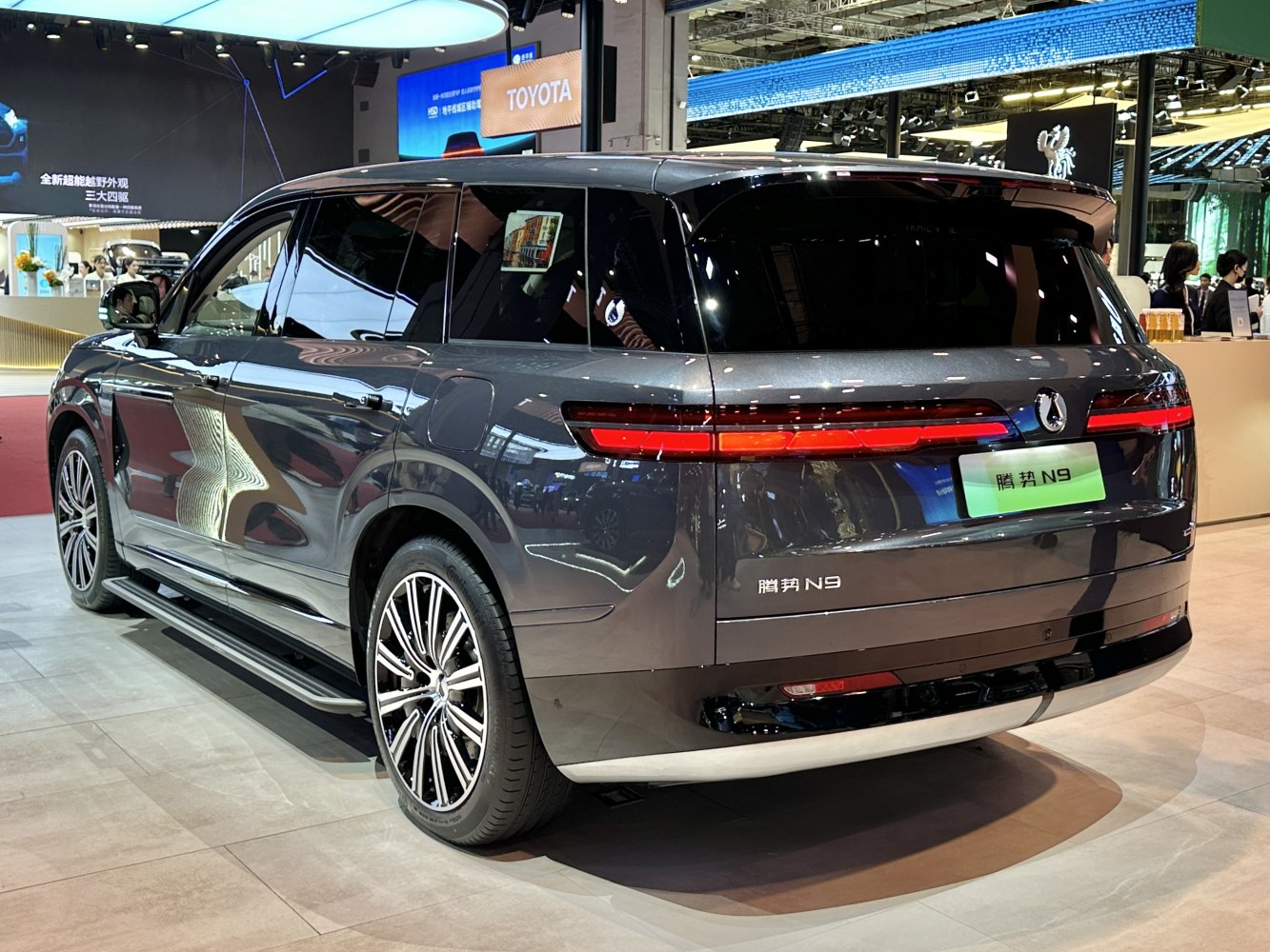 3/4 rear-left view
