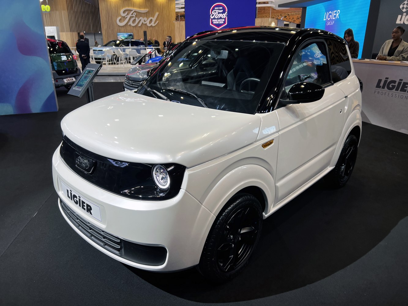 3/4 front-left view