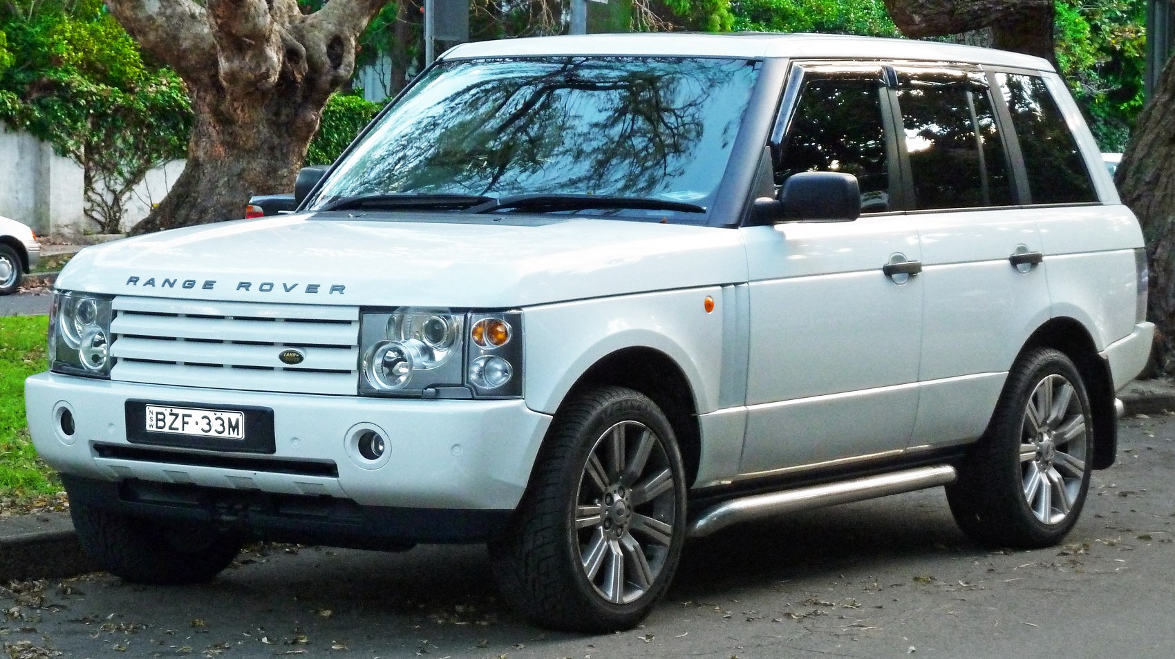 Front view with horizontal grille and dual round headlights