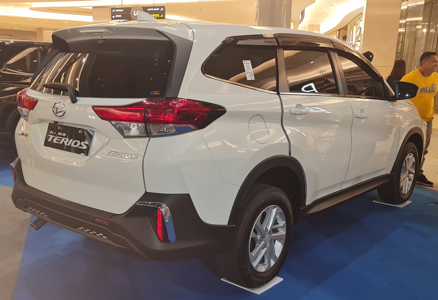 3/4 rear-right view
