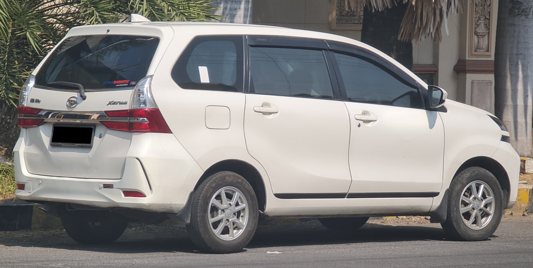 3/4 rear-left view