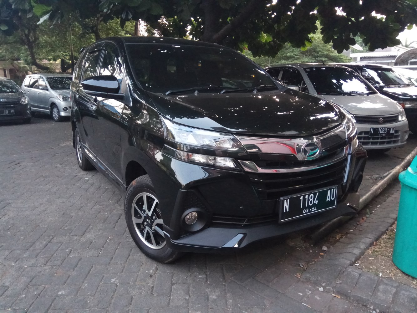 3/4 front-left view