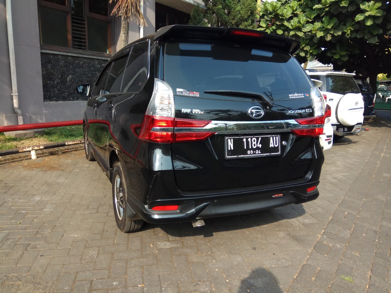 3/4 rear-left view
