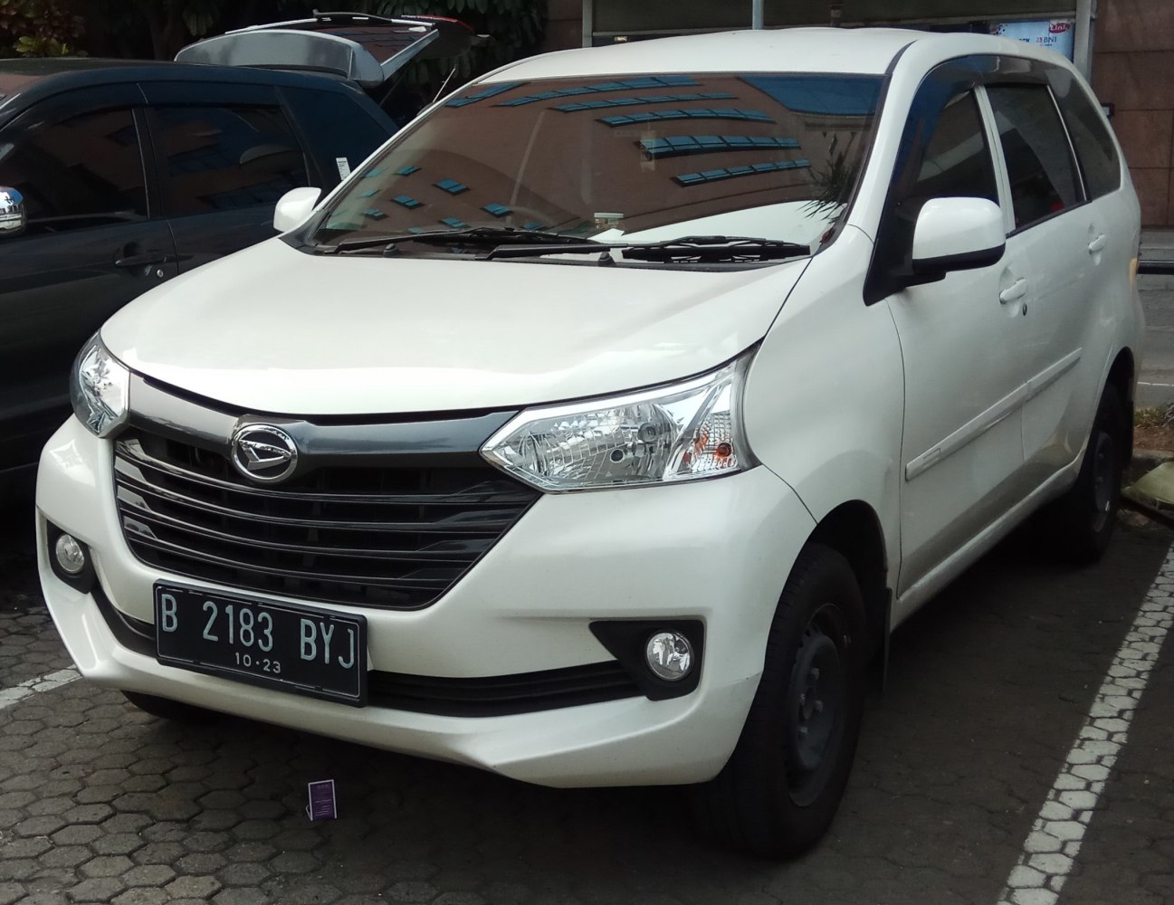3/4 front-left view