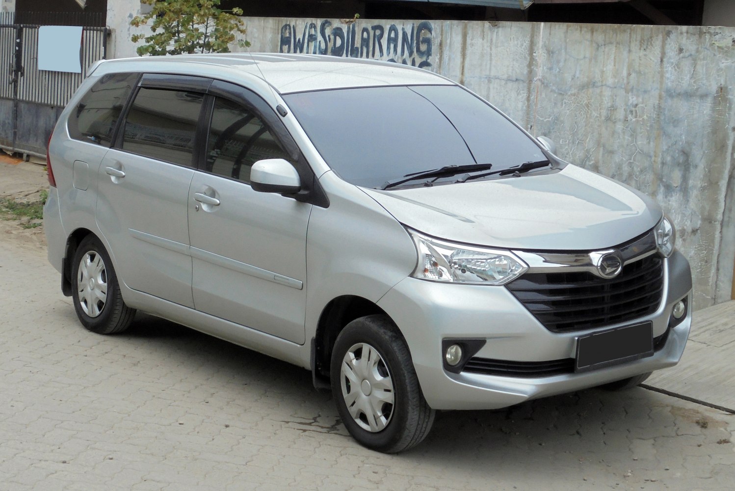 3/4 front-right view