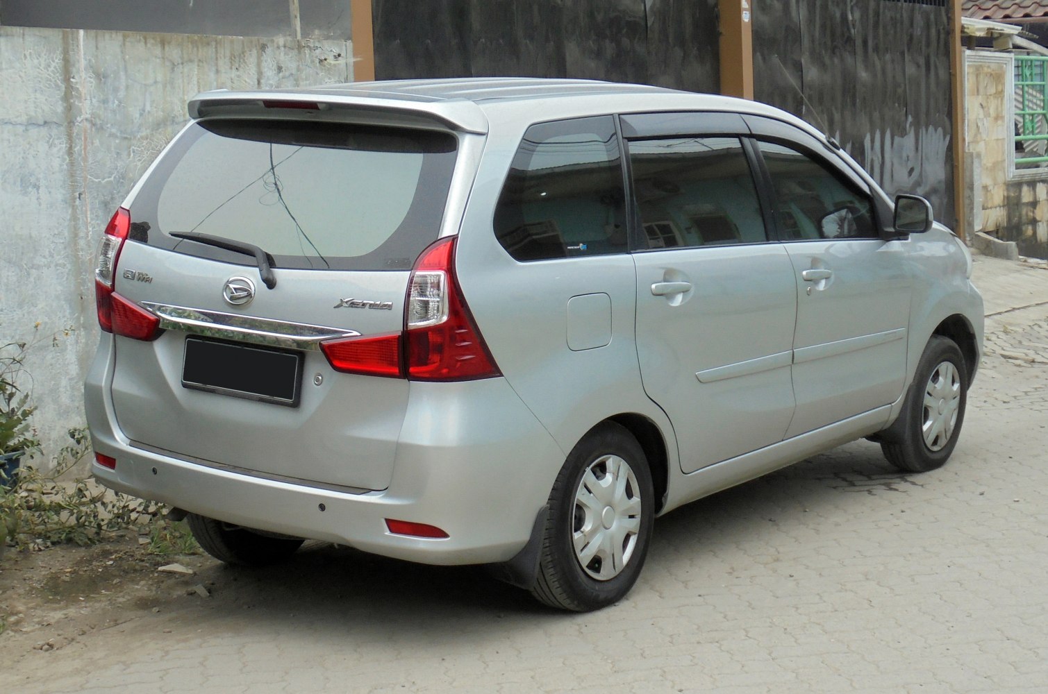 3/4 rear-right view