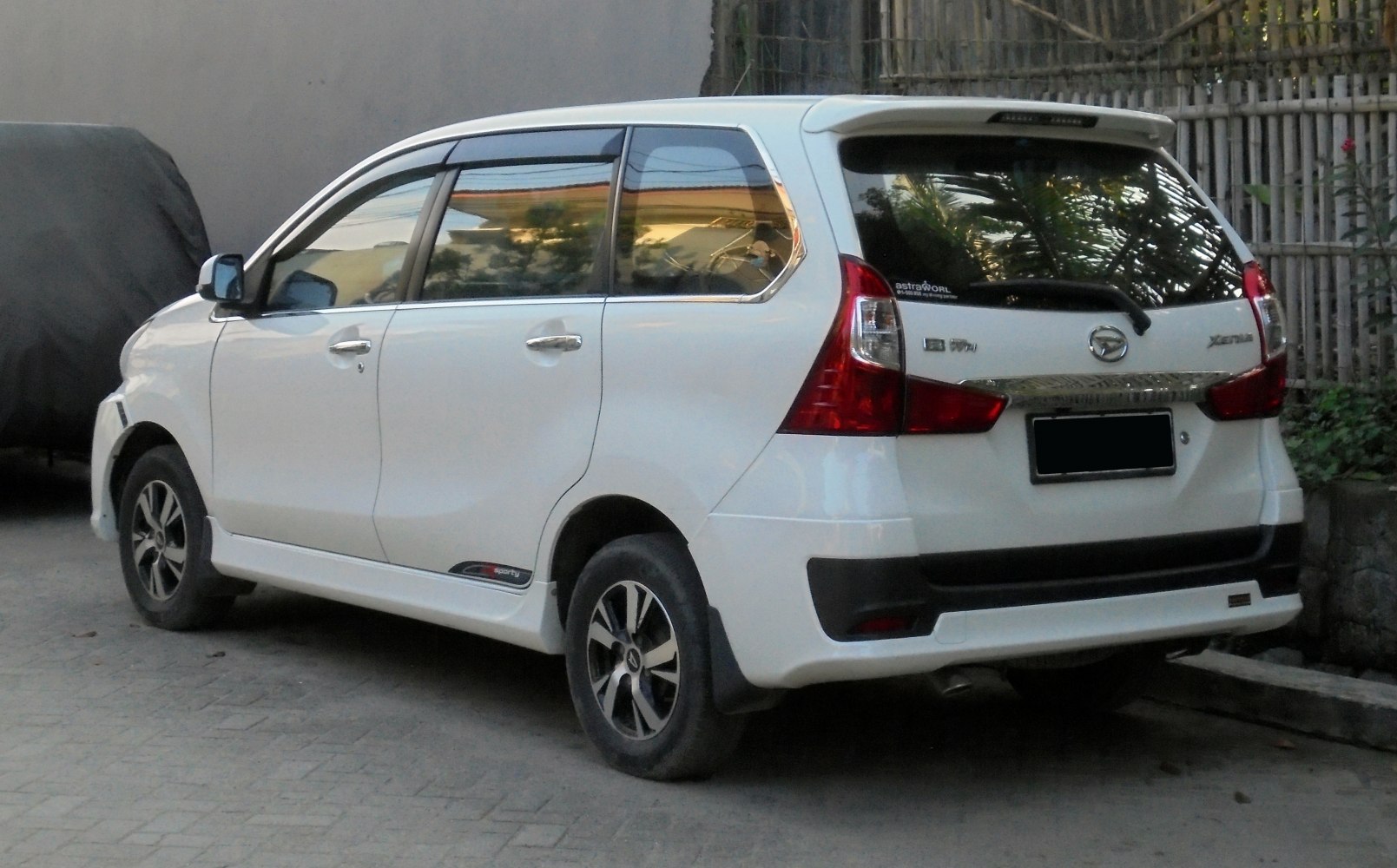3/4 rear-left view