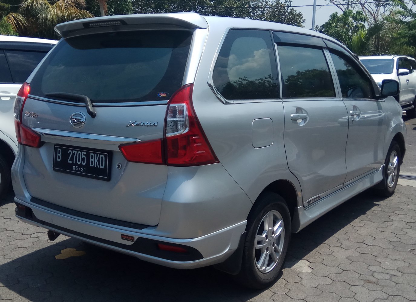 3/4 rear-right view