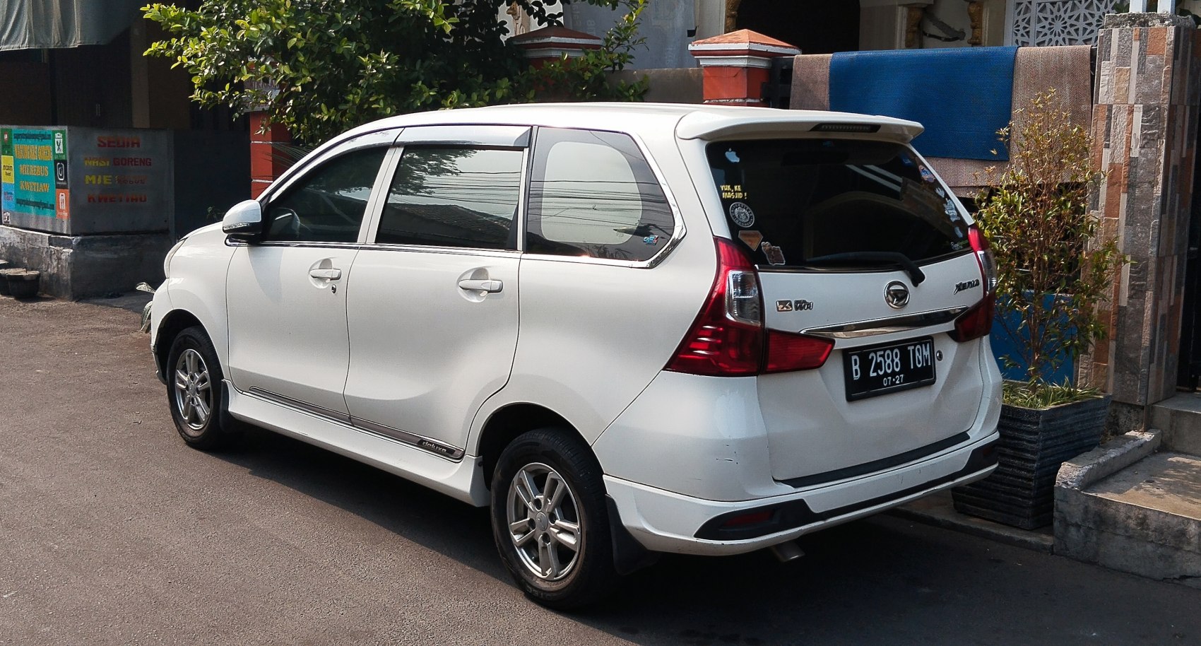 3/4 rear-left view