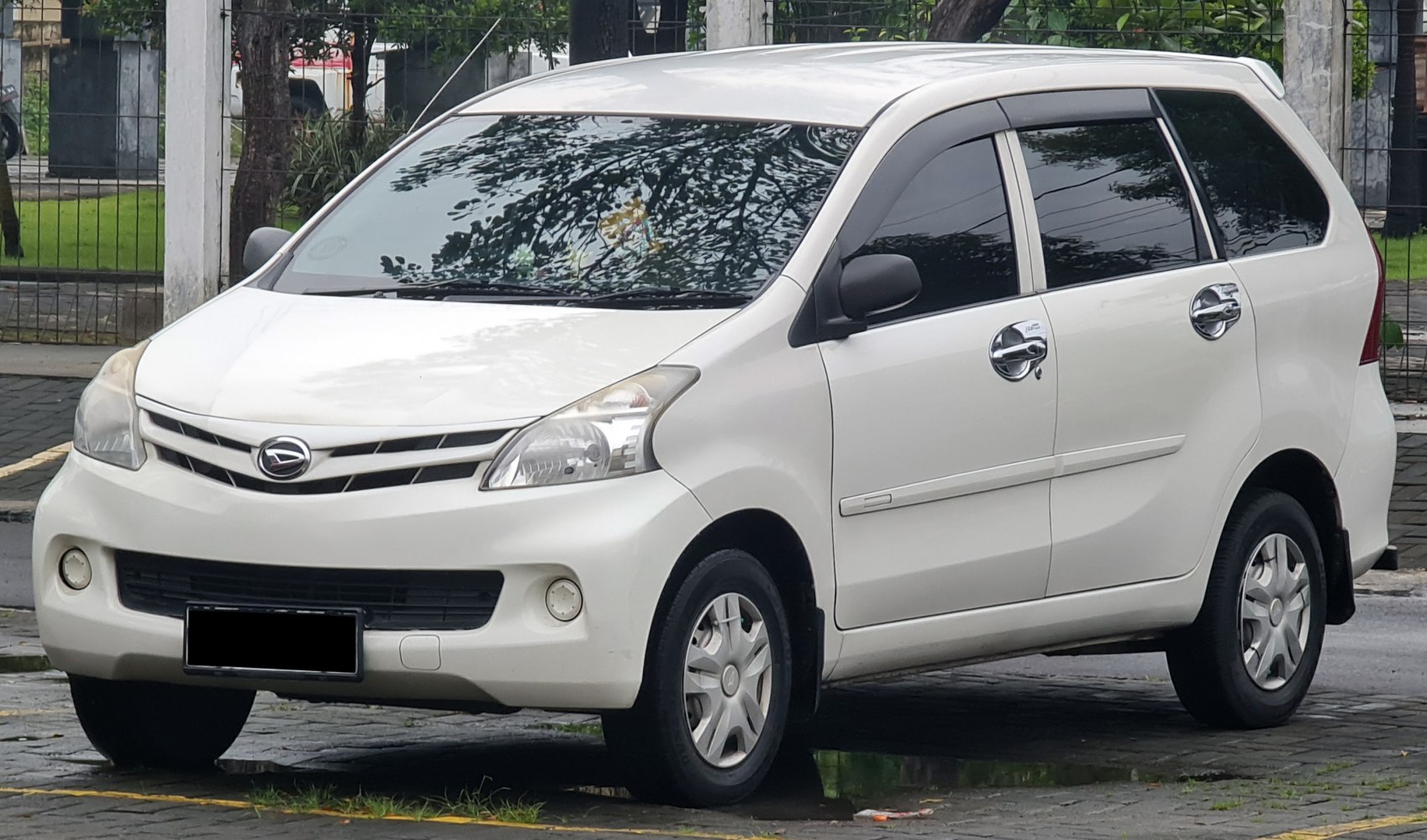3/4 front-left view