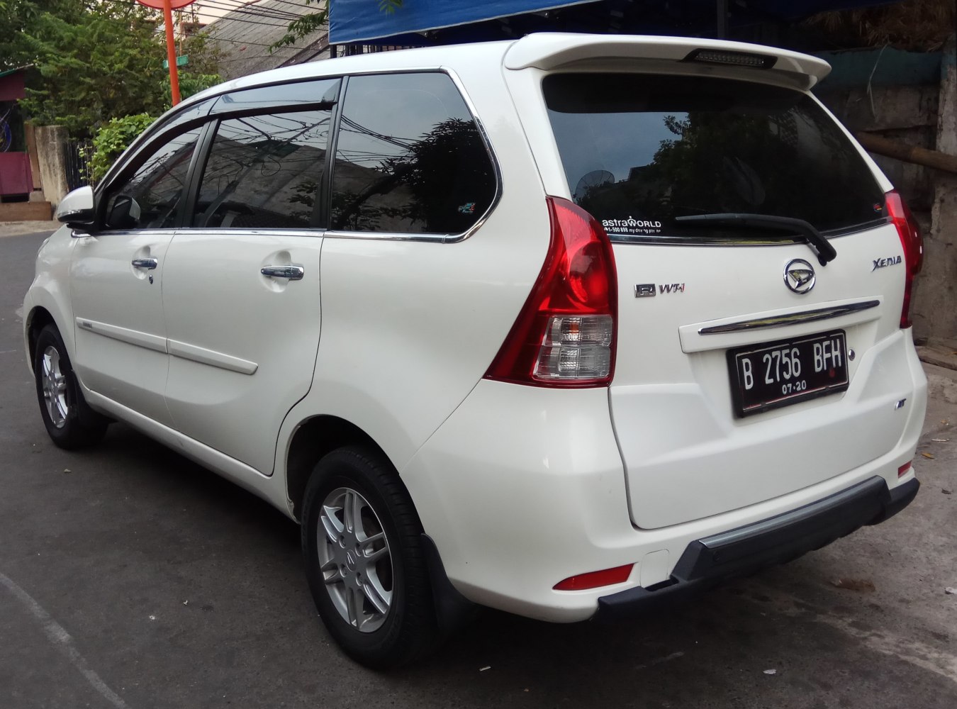 3/4 rear-left view