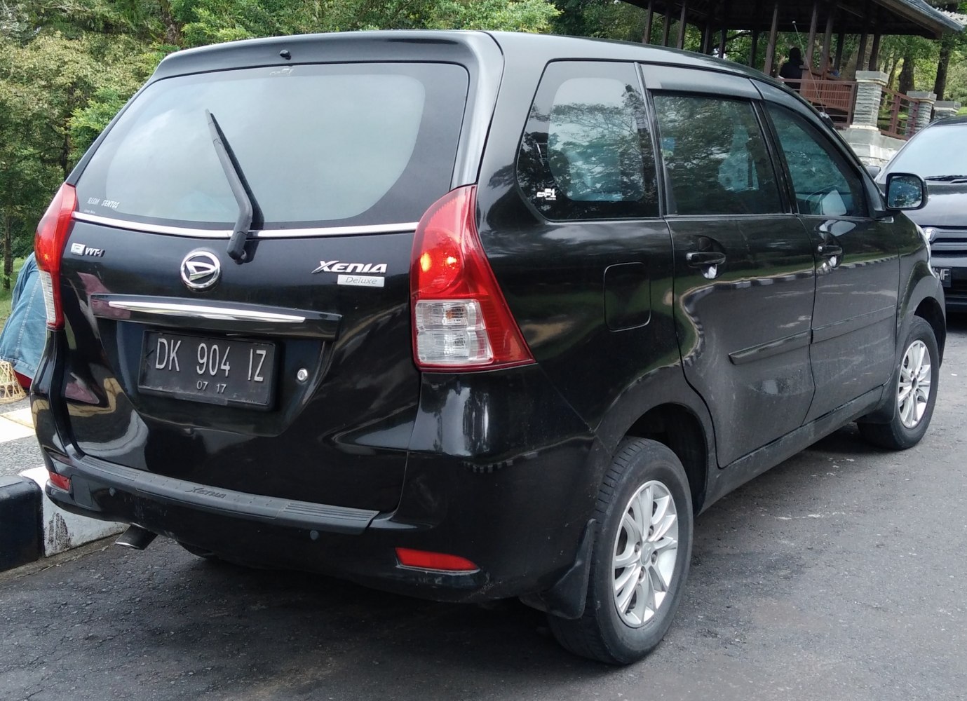 3/4 rear-right view